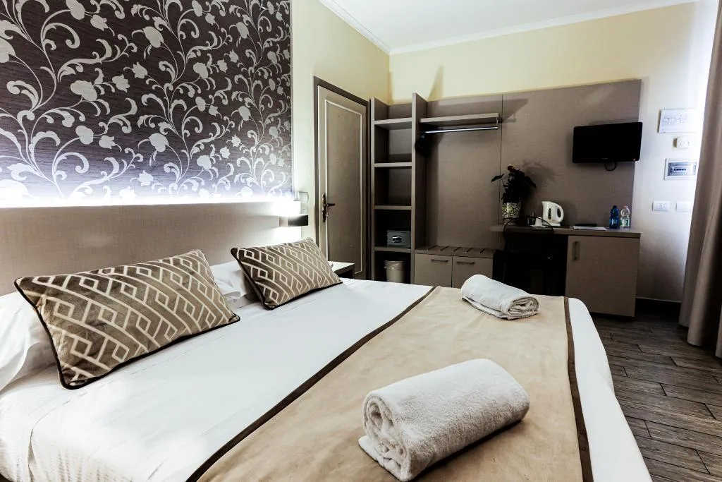 Double or Twin STANDARD Room, Albergo Firenze, Florence