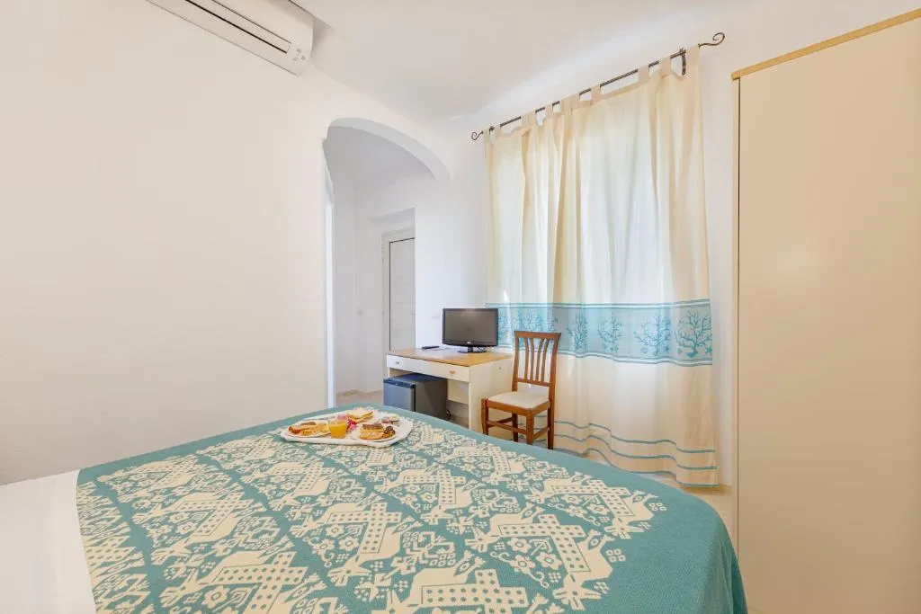 DOUBLE GARDEN VIEW Room, Hotel Le Mimose, Olbia