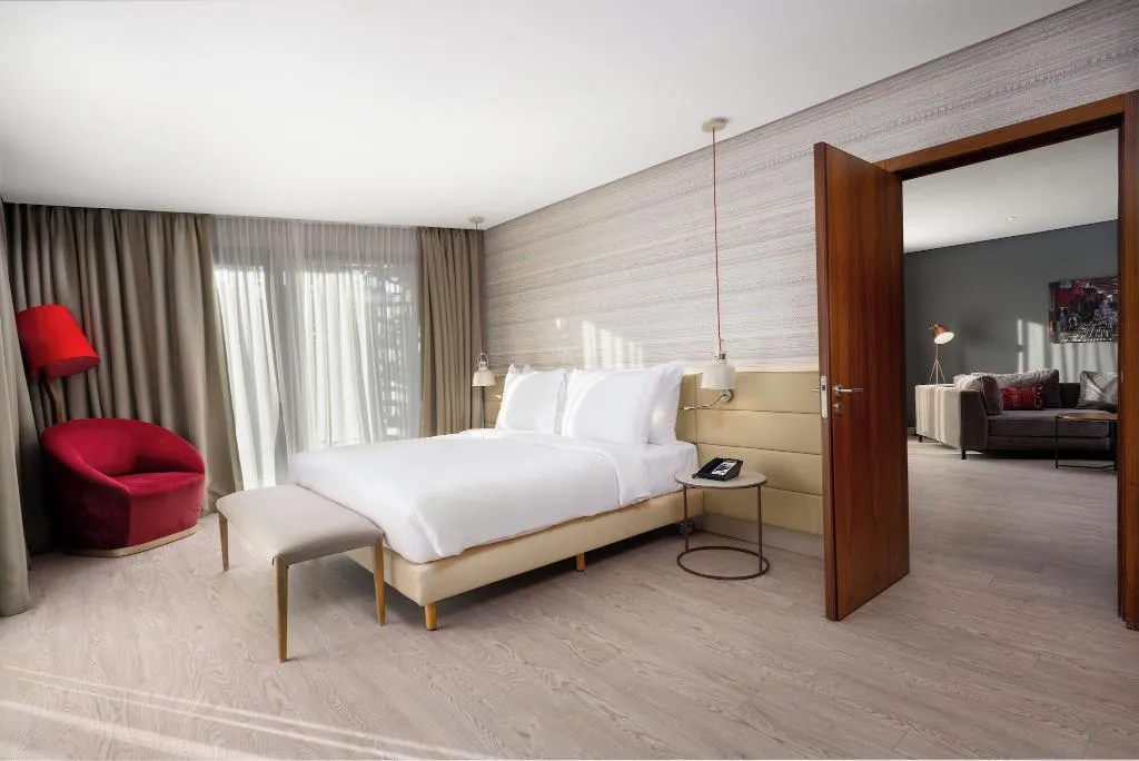 SUITE KING SIZE BED Room, Radisson Blu Hotel Marrakech Carré Eden, Marrakech