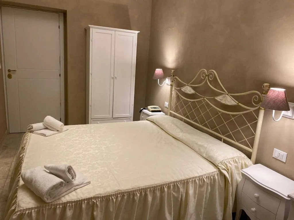 Room, Boutique Hotel Calais Milano, Milan