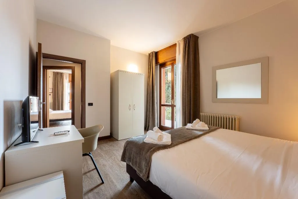 FAMILY ROOM CAPACITY 6 Room, Hotel Gardenia Sirmione, Milan