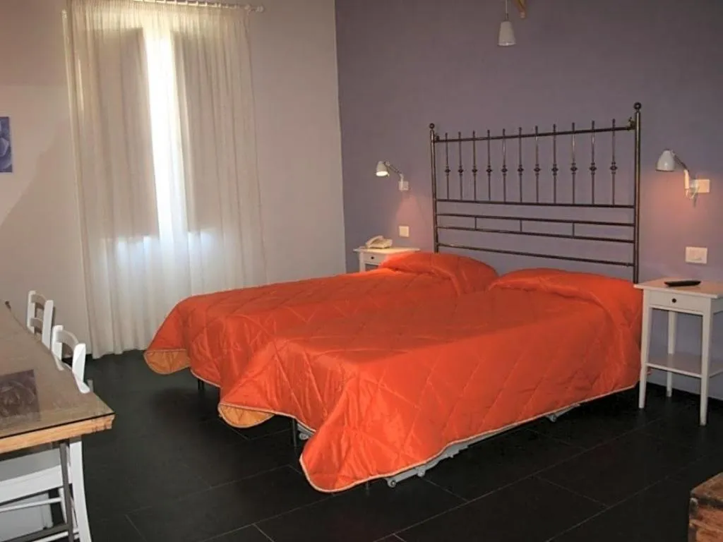 Room, Sbarcadero, Catania