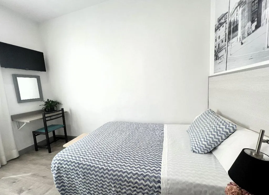 SINGLE STANDARD Room, San Lorenzo, Madrid