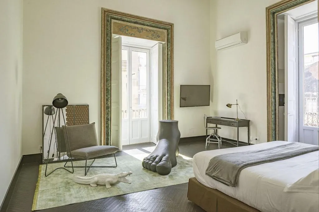 Room, Asmundo Di Gisira, Catania