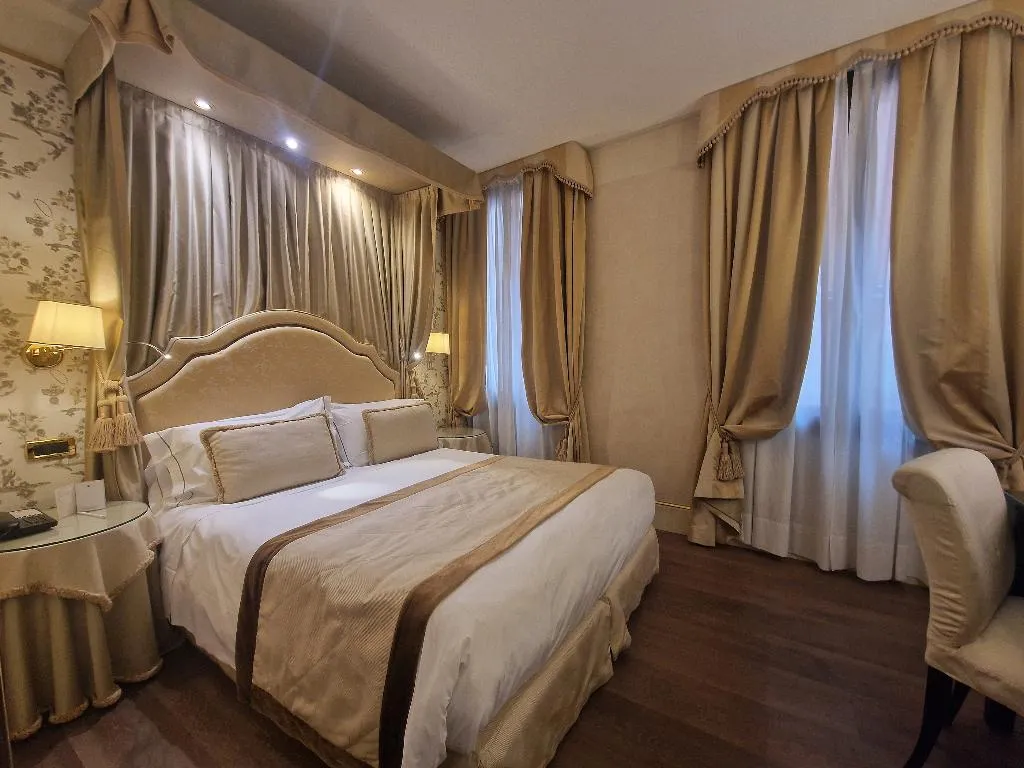 DOUBLE CLASSIC Room, A La Commedia, Venice