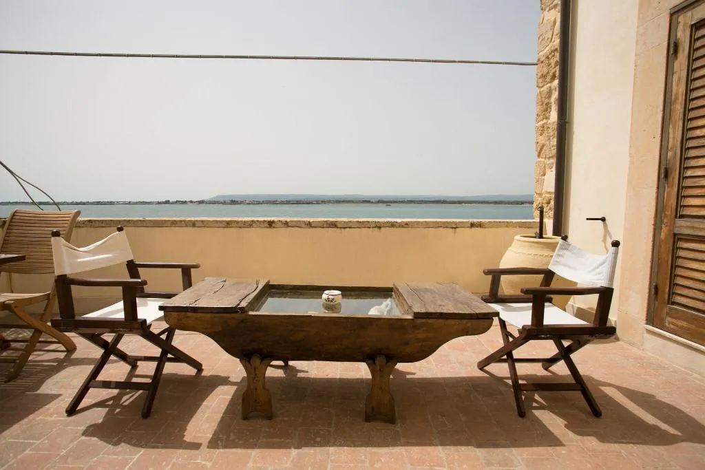 Terrace, Charme Henry S House, Catania