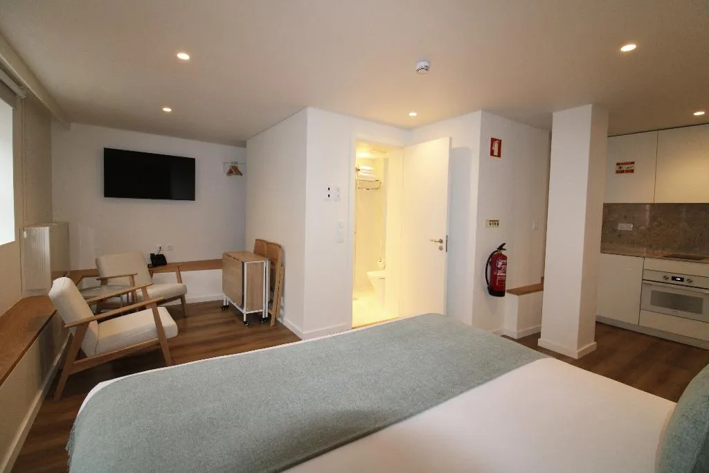 STUDIO KING SIZE BED Room, Rossio Garden Suites, Lisbon