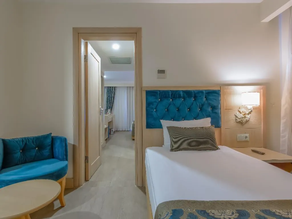 FAMILY ROOM TWO BEDROOMS ONE BATHROOM Room, Dream World Palace Hotel, Antalya