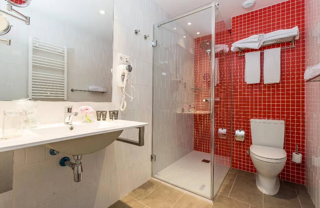 SUITE CAPACITY 4 Room, Leonardo Boutique Hotel Barcelona Sagrada Familia, Barcelona