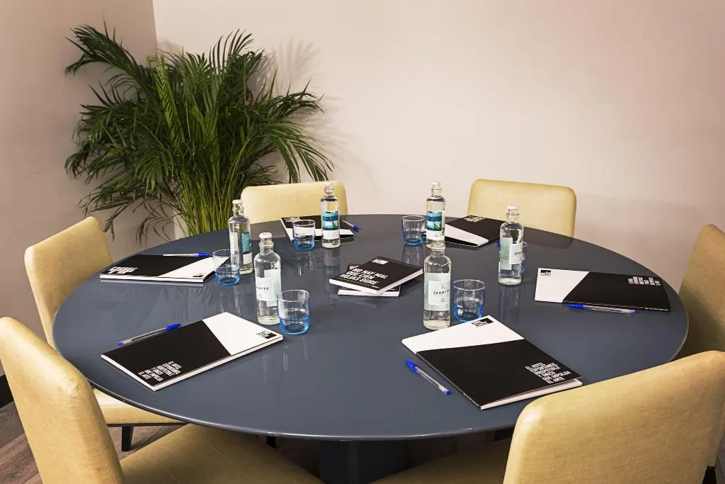 Conferences, One Shot Luchana 22, Madrid