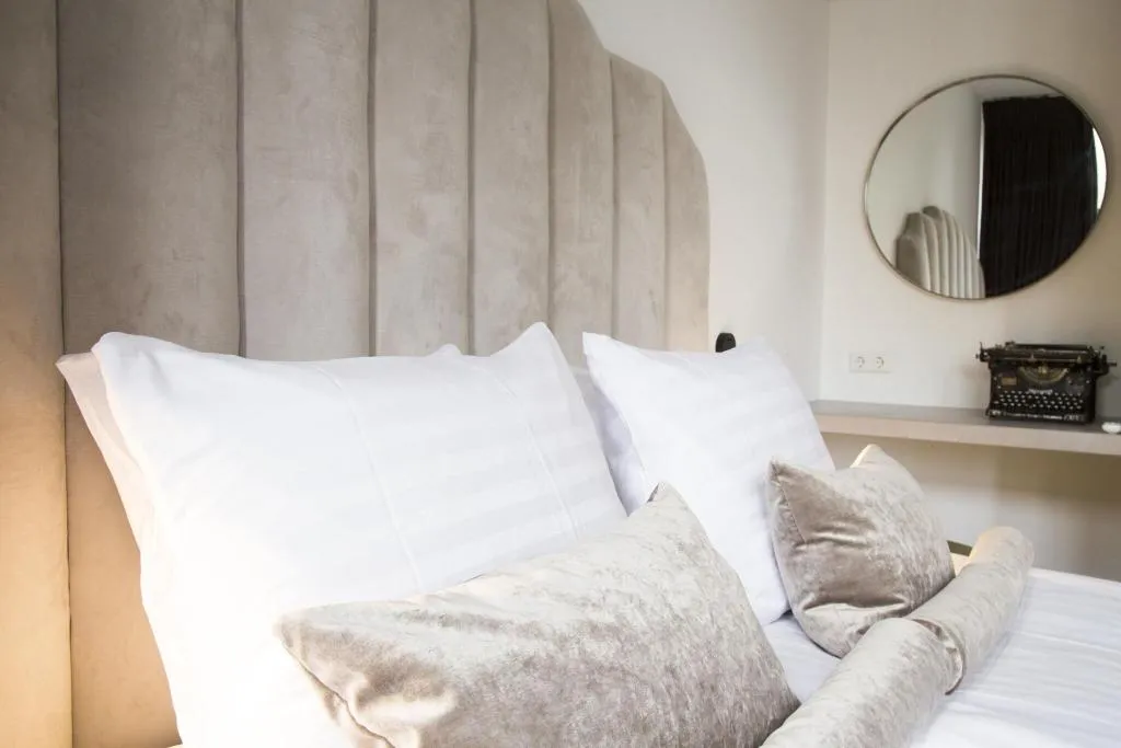 STUDIO DELUXE KING BED Room, House Of Amstel, Amsterdam
