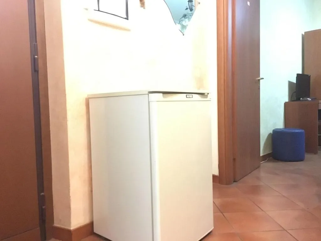 Room, Best Location In Rome, Naples