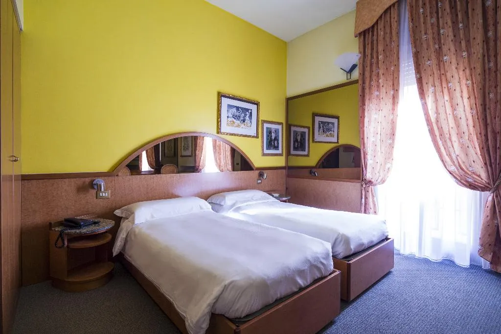 TWIN STANDARD Room, Carrobbio, Milan