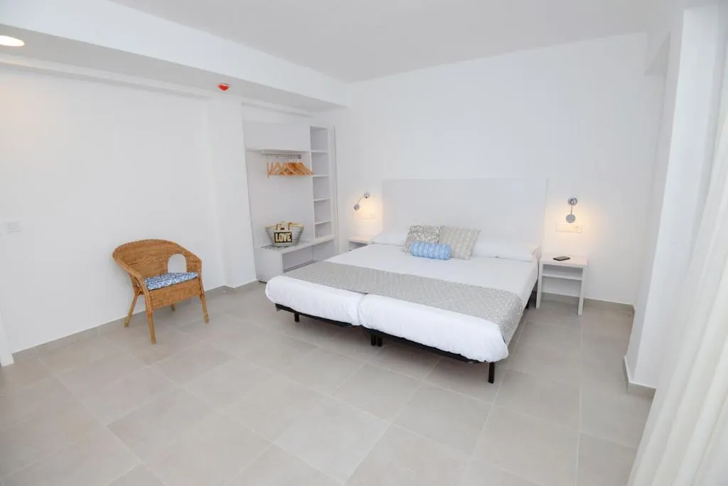 TRIPLE STANDARD Room, Chevy Hotel & Suites, Majorca
