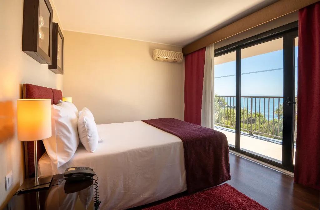 JUNIOR SUITE WITH BALCONY WITH VIEWS Room, Vila Gale Cascais, Lisbon