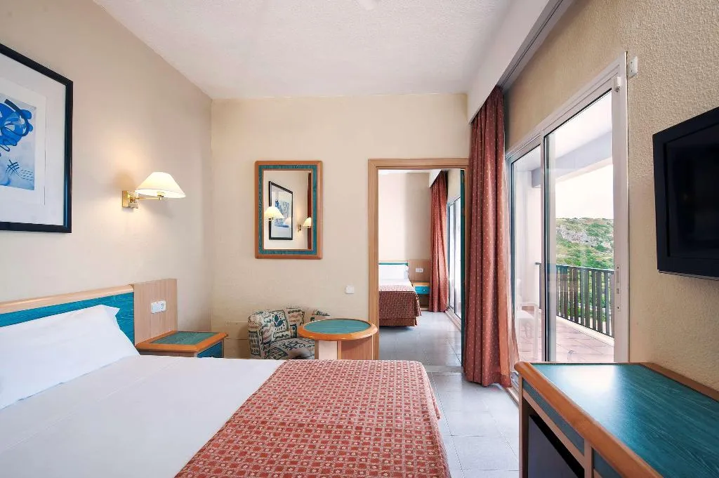 Room, Sol Milanos Pinguinos, Menorca