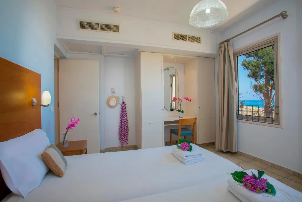 SUITE SIDE SEA VIEW Room, Louis Althea Beach, Cyprus