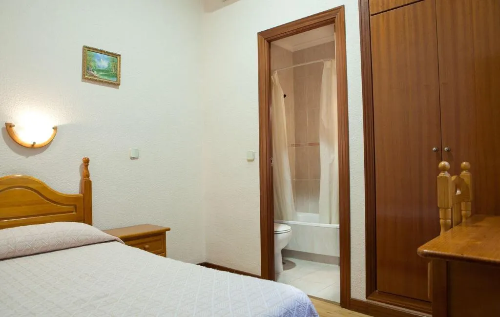 Room, Hostal Zamora, Madrid