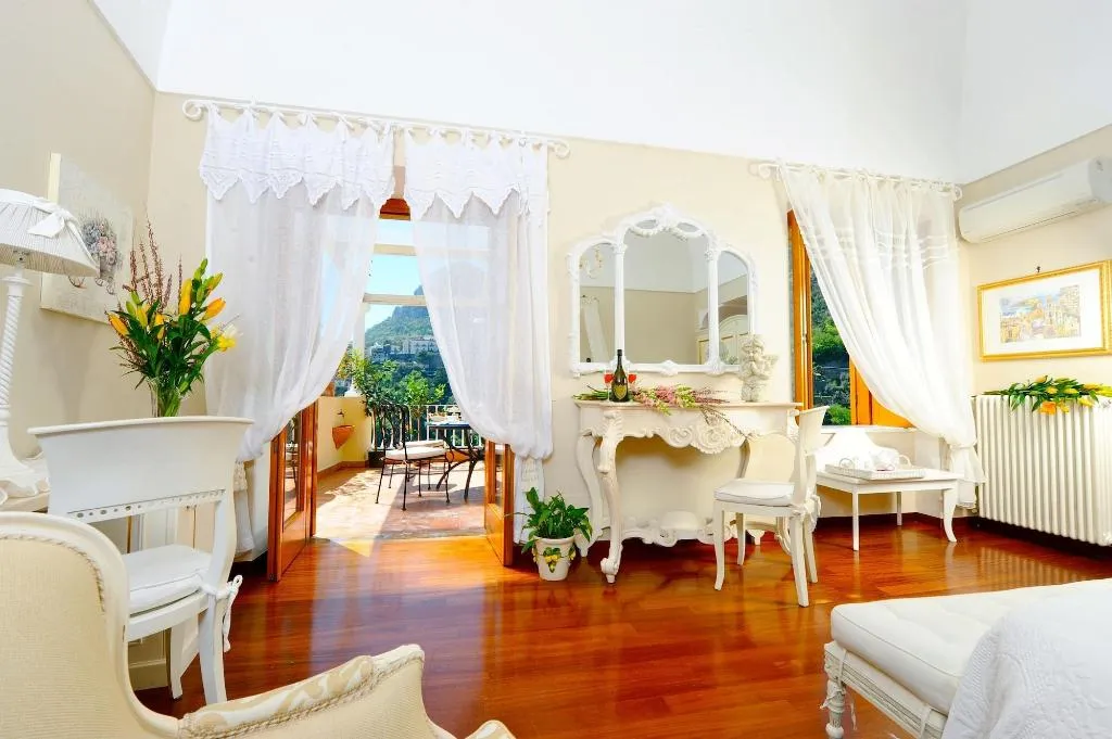 Room, Villa Mary, Naples