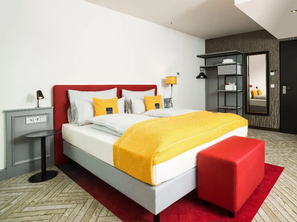 DOUBLE Accessible-Queen Size Bed Room, Holiday Inn - the niu, Franz Vienna, Vienna