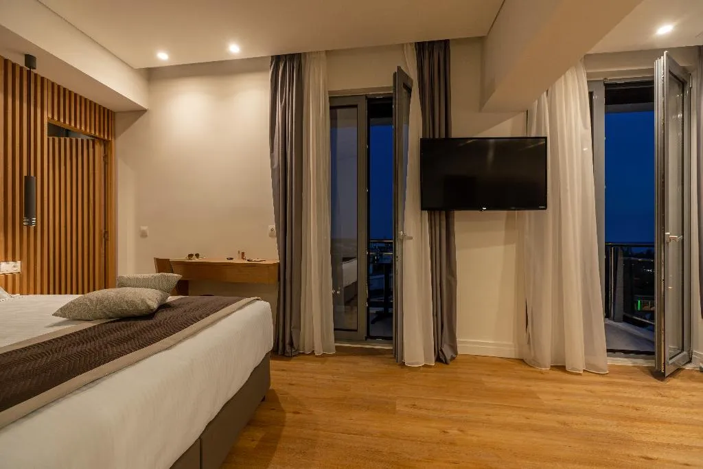 JUNIOR SUITE STANDARD Room, Glyfada Riviera Hotel, Athens