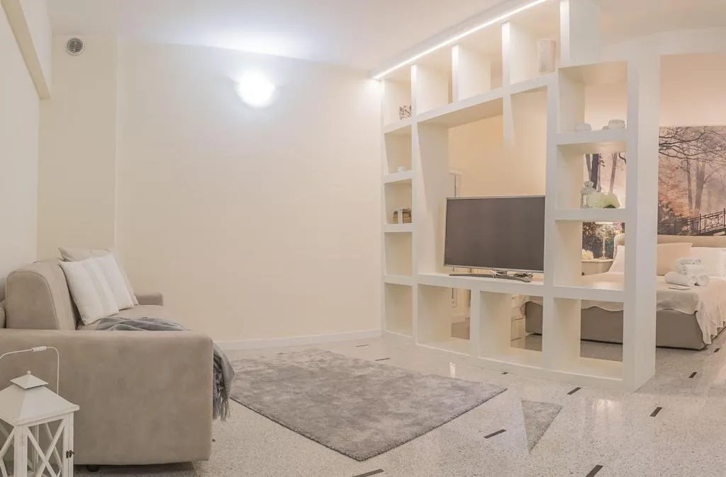 Room, Thea Monza, Milan