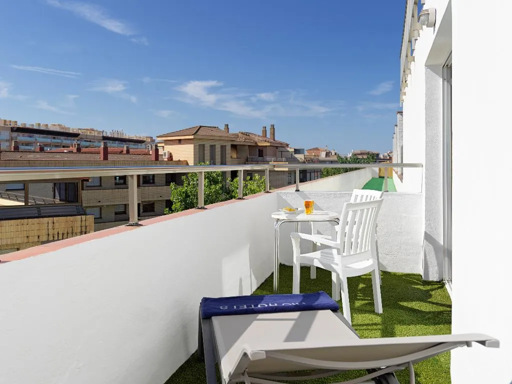 DOUBLE SUPERIOR Room, H10 Delfin Only adults, Costa Dorada