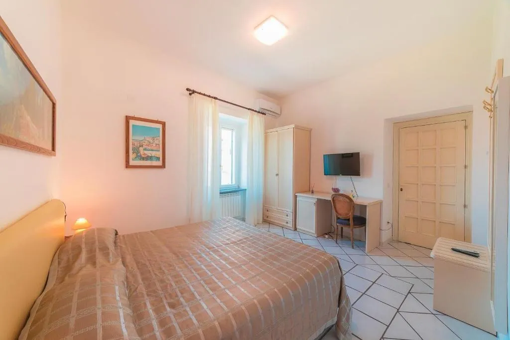 Room, Mimì B&B, Naples