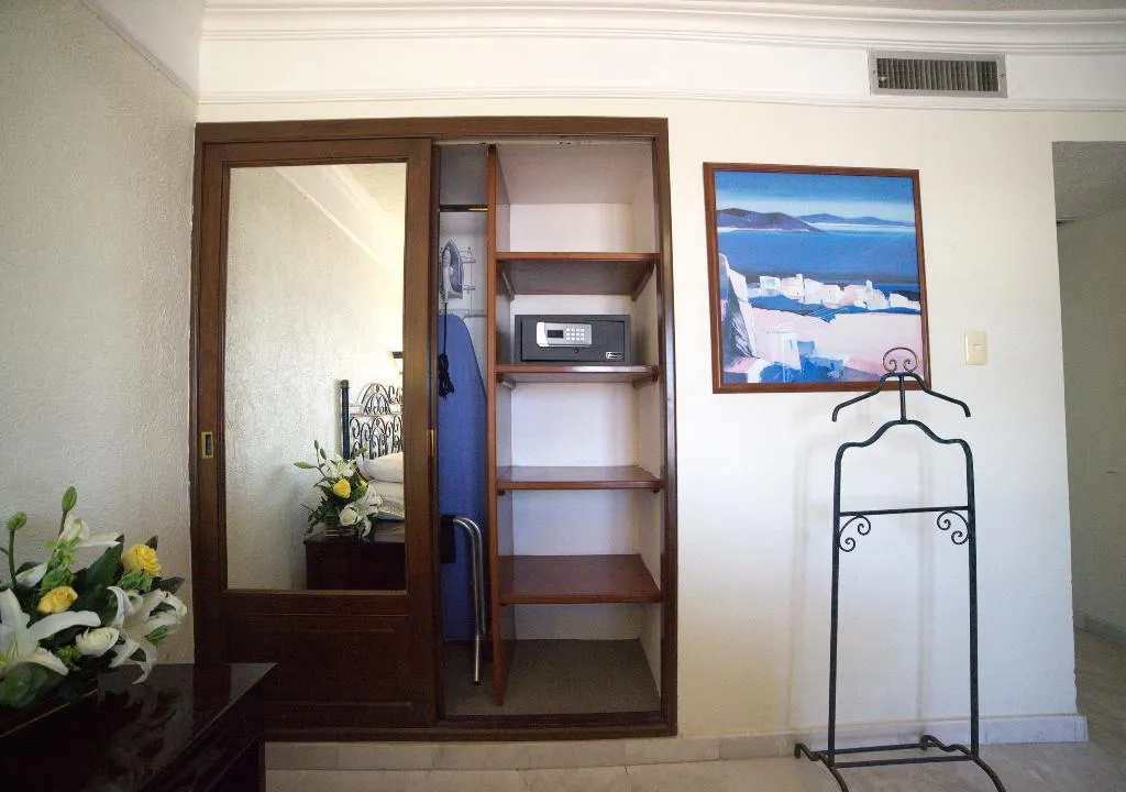 SUITE STANDARD Room, Hotel Francis Drake, Cancun Area