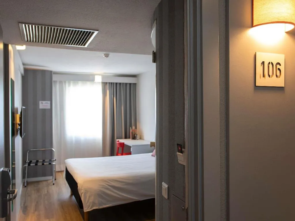 DOUBLE WITH DOUBLE BED Room, Ibis Valencia Alfafar, Valencia