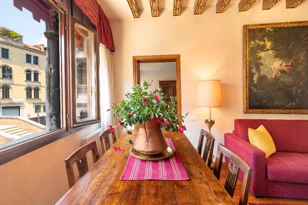 APARTMENT CANAL VIEW Room, Palazzo Schiavoni Residenza d'Epoca, Venice