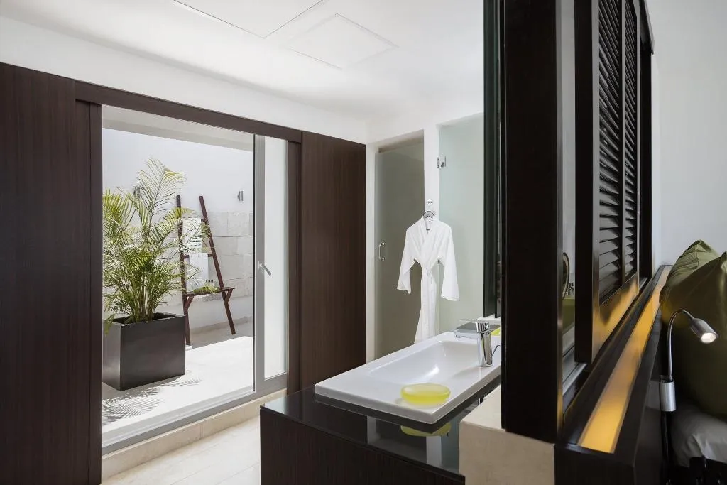SUITE KING SIZE BED Room, InterContinental Presidente Cancun Resort, Cancun Area