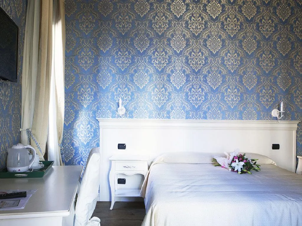 JUNIOR SUITE CANAL VIEW Room, Charming Palace Santa Fosca, Venice