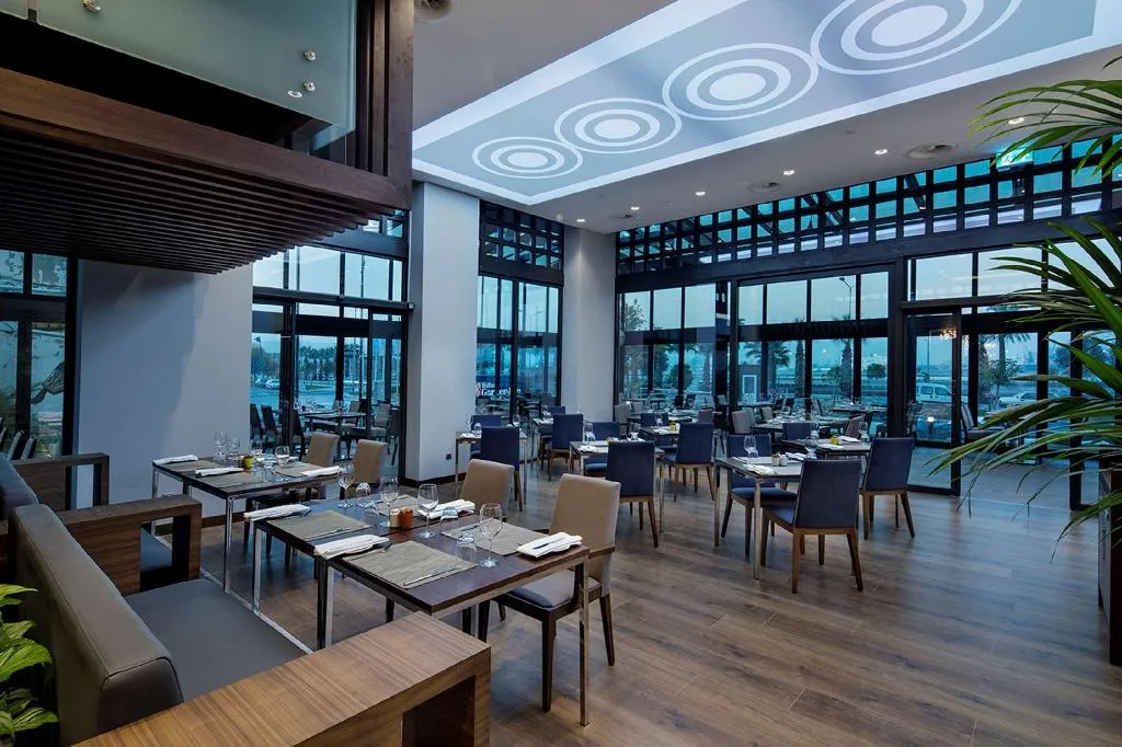 Restaurant, Hilton Garden Inn Izmir Bayrakli, Izmir