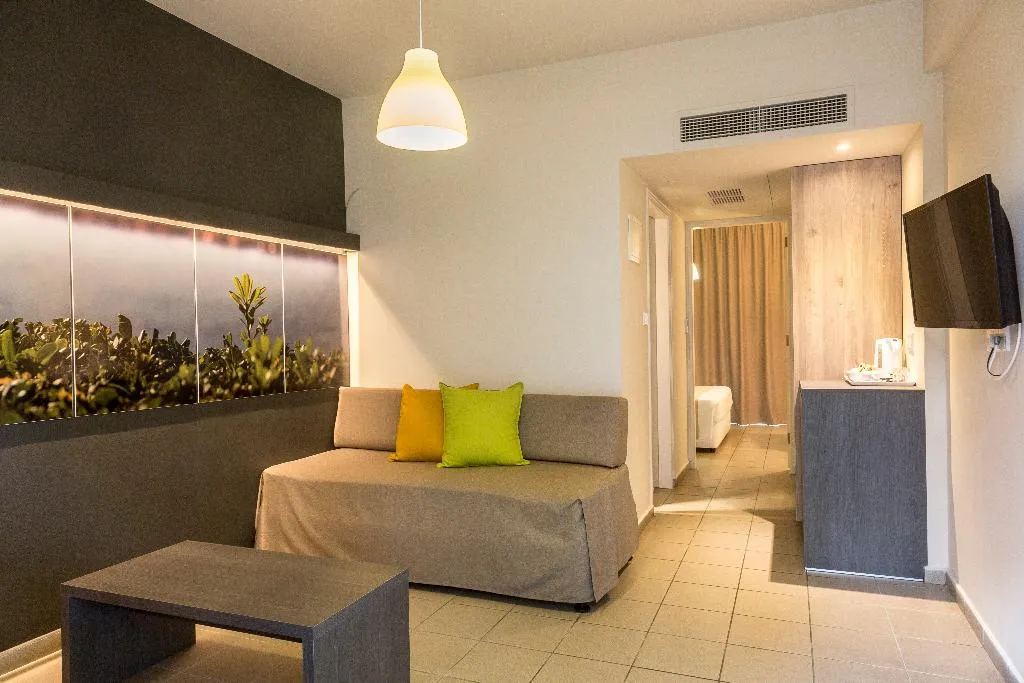 FAMILY ROOM STANDARD Room, Mayfair Gardens, Cyprus