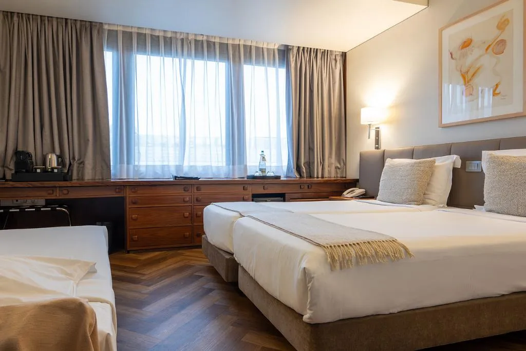 DOUBLE SUPERIOR Room, Dom Carlos Park, Lisbon