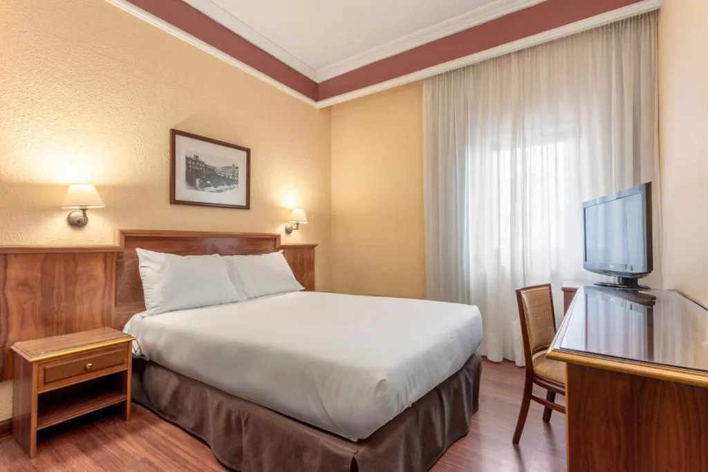 FAMILY ROOM STANDARD Room, Crisol Regio, Madrid