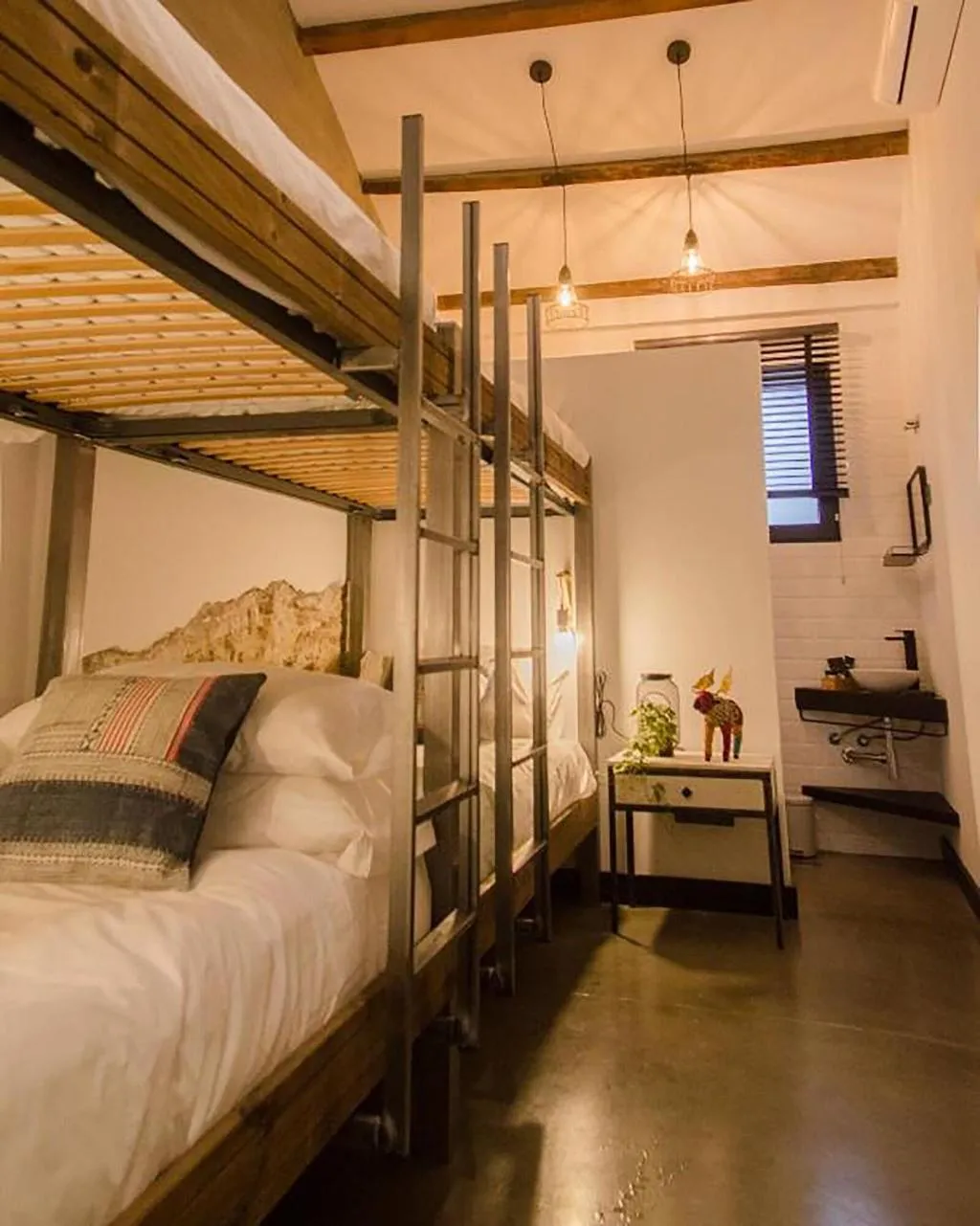 Room, Lanave, Madrid
