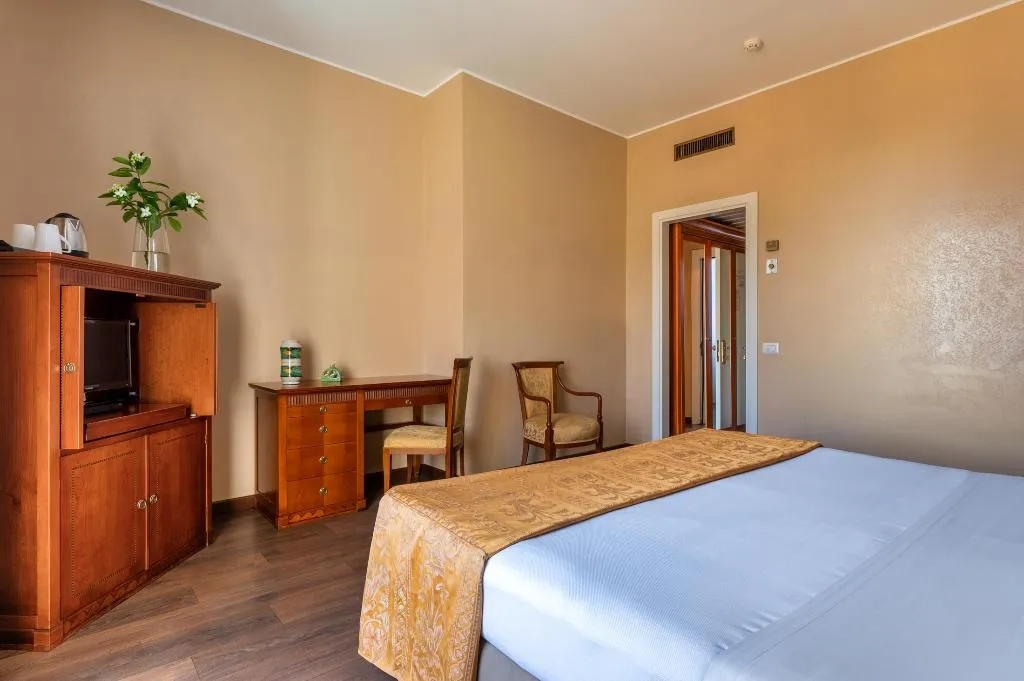 Double or Twin CLASSIC Room, Excelsior Palace, Taormina