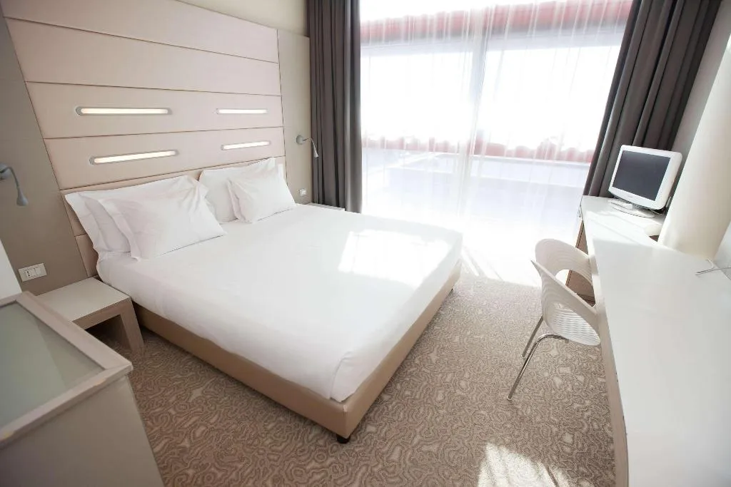 DOUBLE QUEEN BED NON SMOKING Room, Best Western Plus Net Tower Hotel Padova, Venice