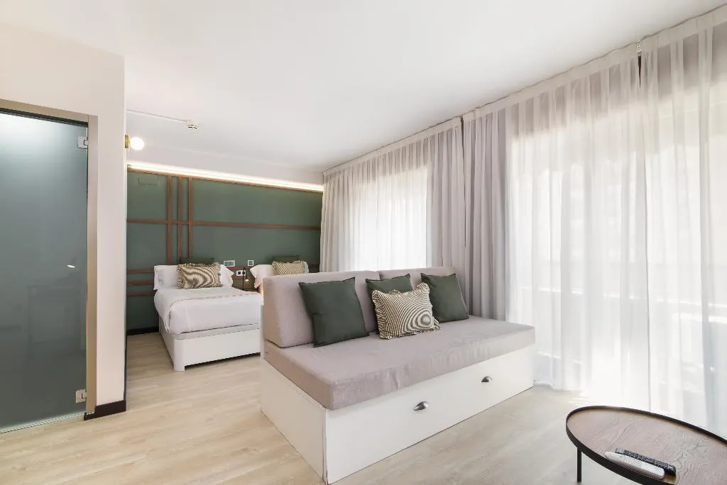 JUNIOR SUITE CAPACITY 3 Room, Roisa Hostal Boutique, Madrid
