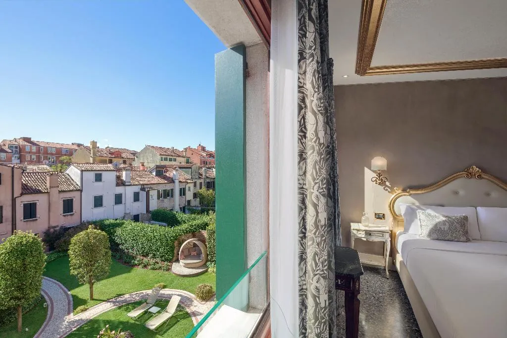 Room QUEEN SIZE BED Room, Hotel Olimpia Venice, BW Signature Collection, Venice