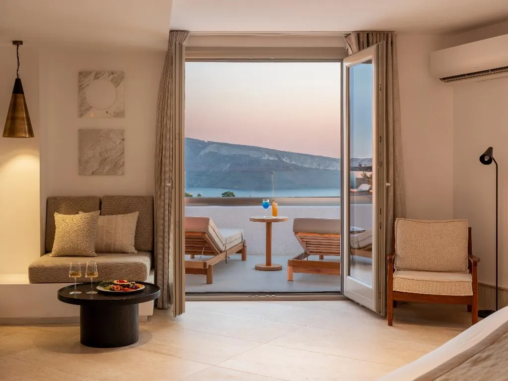 SUITE WITH JACUZZI Room, Santo Pure Oia Suites and Villas, Santorini