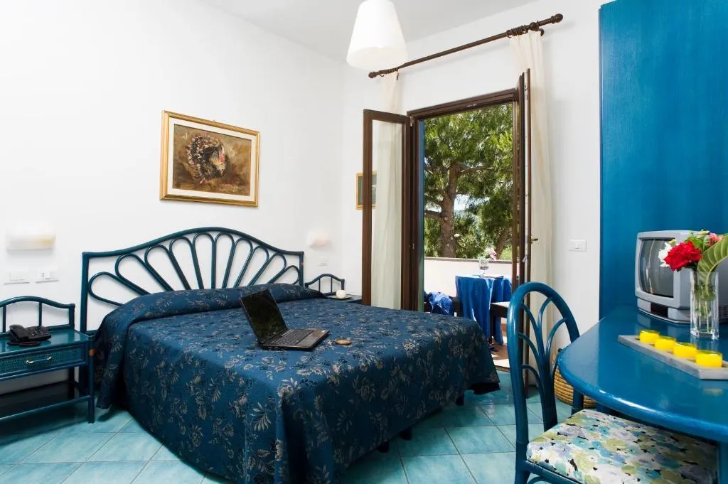 DOUBLE STANDARD Room, Ideal, Naples