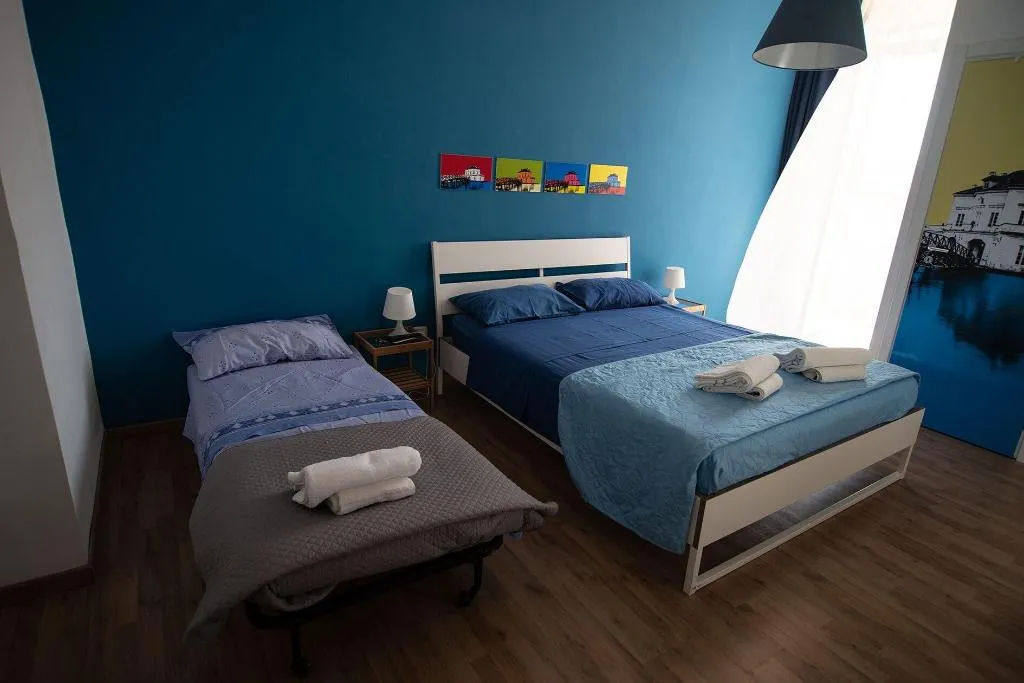 Room, B&B Tarumbò, Naples