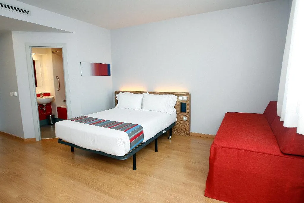 FAMILY ROOM CAPACITY 2 Room, Travelodge Valencia Aeropuerto, Valencia