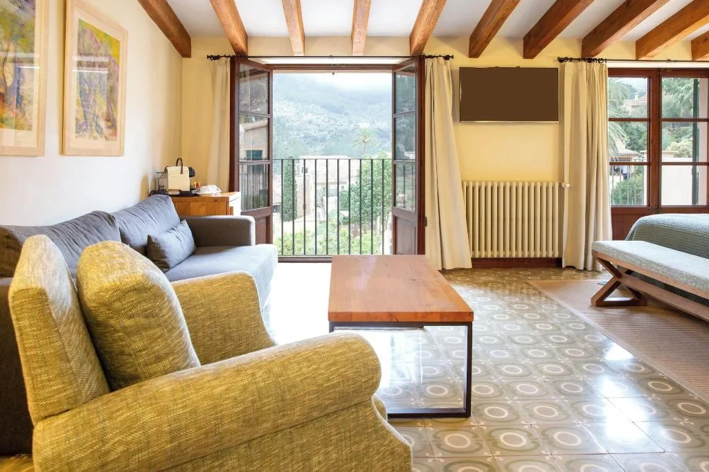 Room, D'Es Puig, Majorca