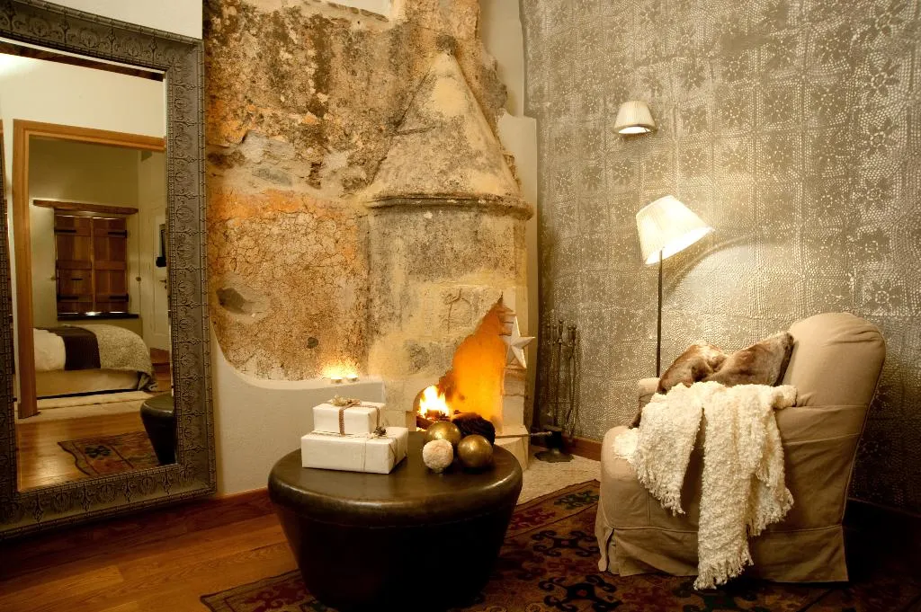 Room, Kinsterna Hotel, Kalamata
