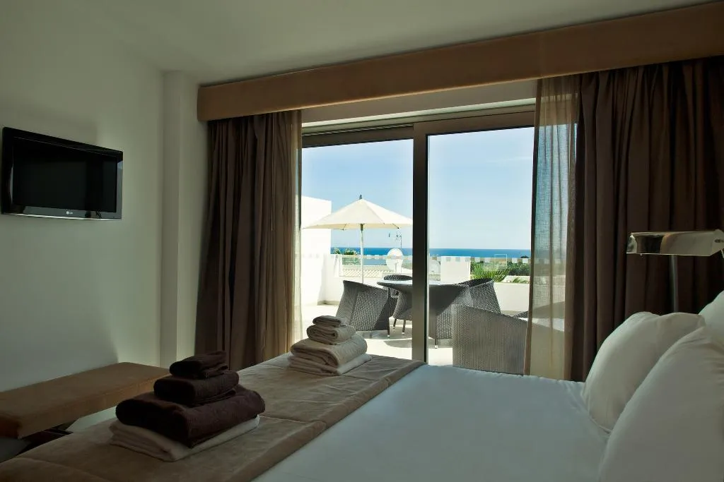 VILLA THREE BEDROOMS Room, São Rafael Holidays, Algarve