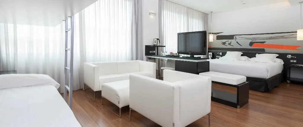 TRIPLE STANDARD Room, Axor Barajas, Madrid